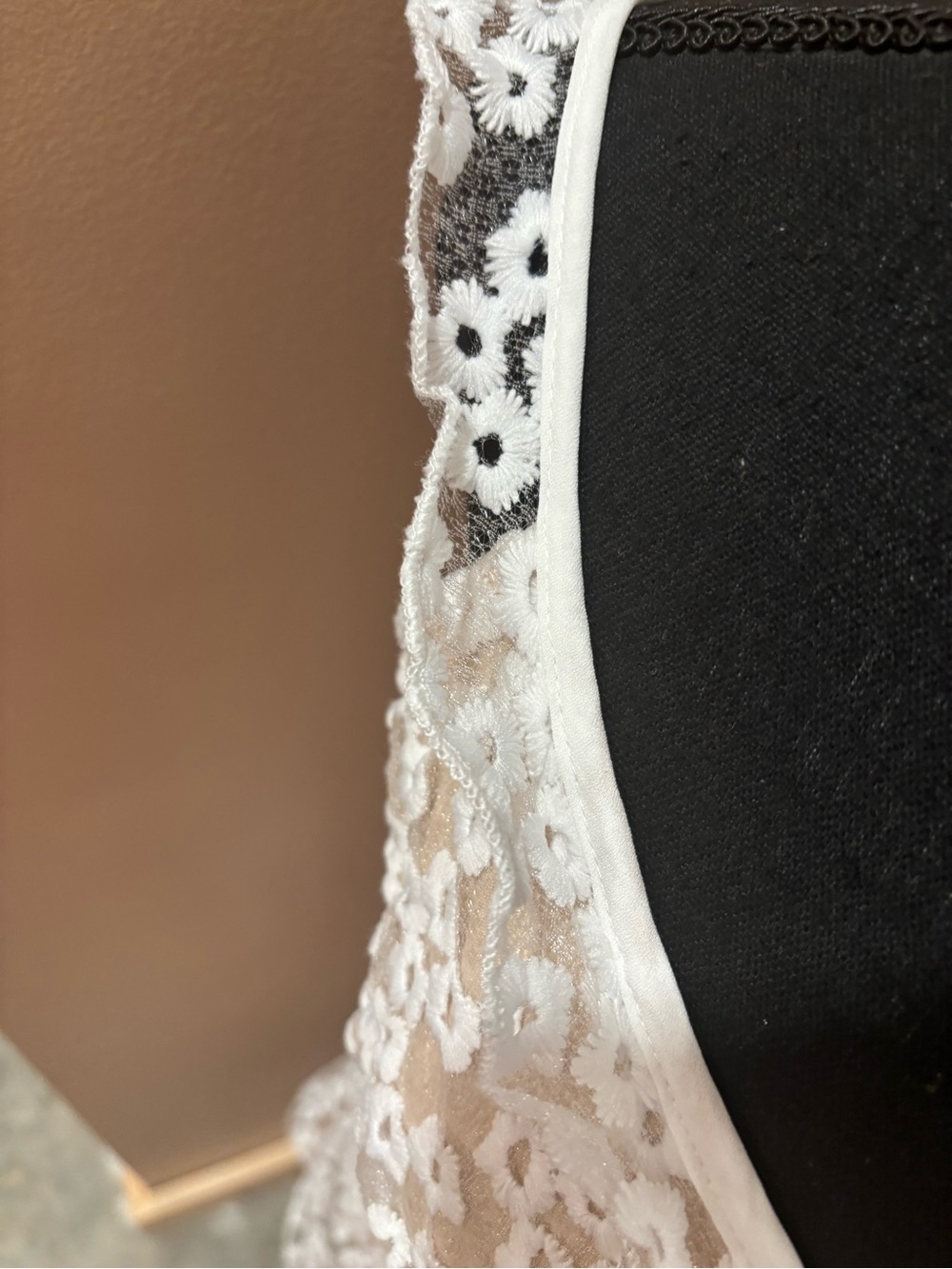 LULU'S white lace flower embroidered sundress size S - Picture 5 of 8